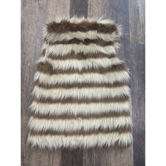 Red Snap Faux Fur Striped Vest Size Small - Picture 6 of 6